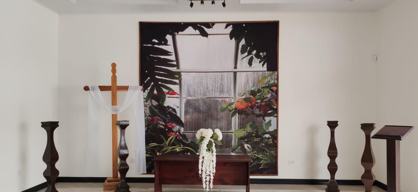 Espacio interior de la funeraria en Guadalupe de Cartago